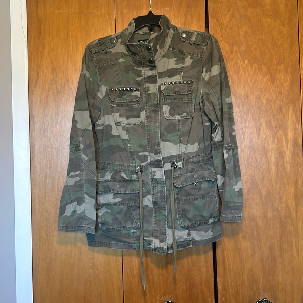 Great condition camo print jacket with adjustable waist and sleeves.